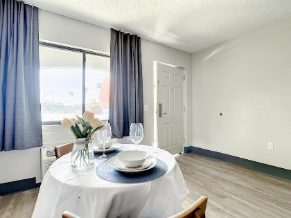 Travelodge Suites by Wyndham Orange - image 15