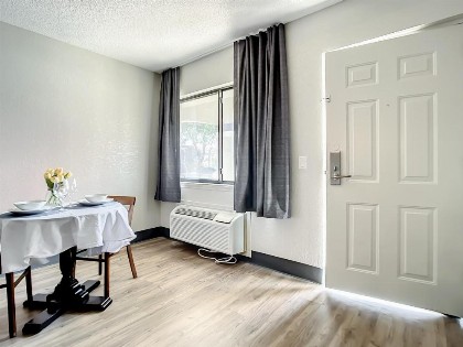 Travelodge Suites by Wyndham Orange - image 16