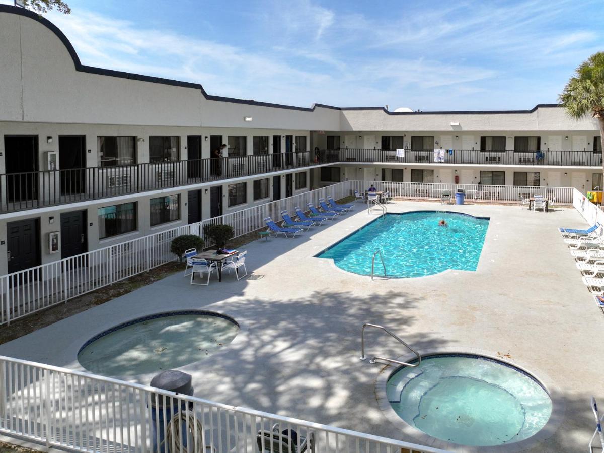 Travelodge Suites by Wyndham Orange - image 3