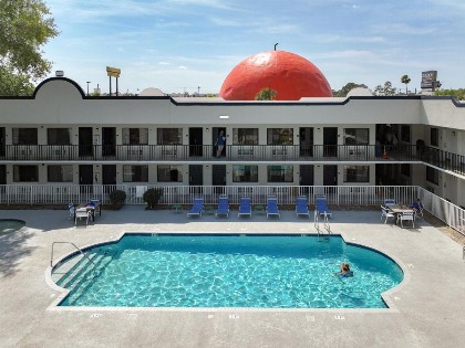 Travelodge Suites by Wyndham Orange - image 4