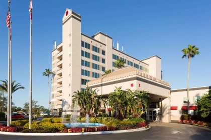 Ramada by Wyndham Kissimmee Gateway - image 1