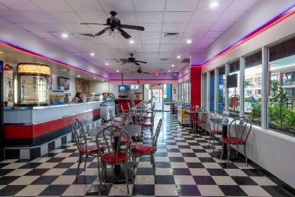 Ramada by Wyndham Kissimmee Gateway - image 11