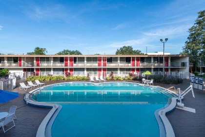 Ramada by Wyndham Kissimmee Gateway - image 3