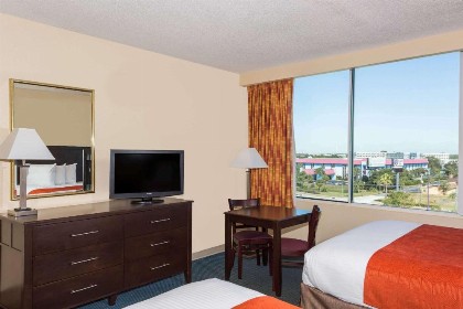 Ramada by Wyndham Kissimmee Gateway - image 31