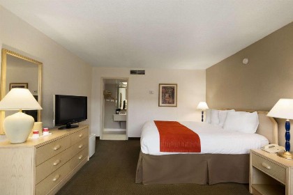 Ramada by Wyndham Kissimmee Gateway - image 39