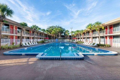 Ramada by Wyndham Kissimmee Gateway - image 4