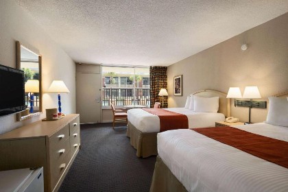 Ramada by Wyndham Kissimmee Gateway - image 40