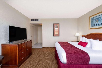 Ramada by Wyndham Kissimmee Gateway - image 43