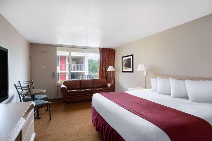 Ramada by Wyndham Kissimmee Gateway - image 44