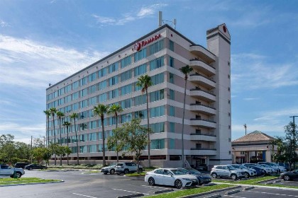 Ramada by Wyndham Kissimmee Gateway - image 6