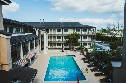 Quality Inn & Suites By the Parks - image 12