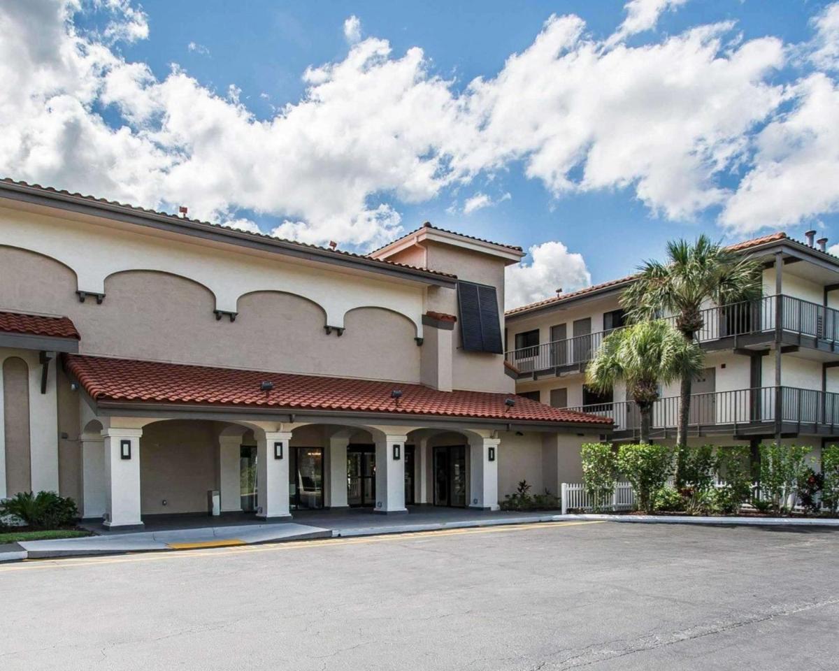 Quality Inn & Suites By the Parks - image 2