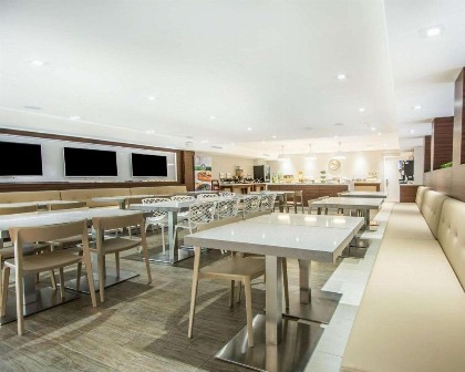 Quality Inn & Suites By the Parks - image 31