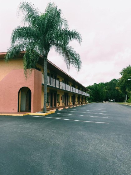 Red Carpet Inn Kissimmee - image 11