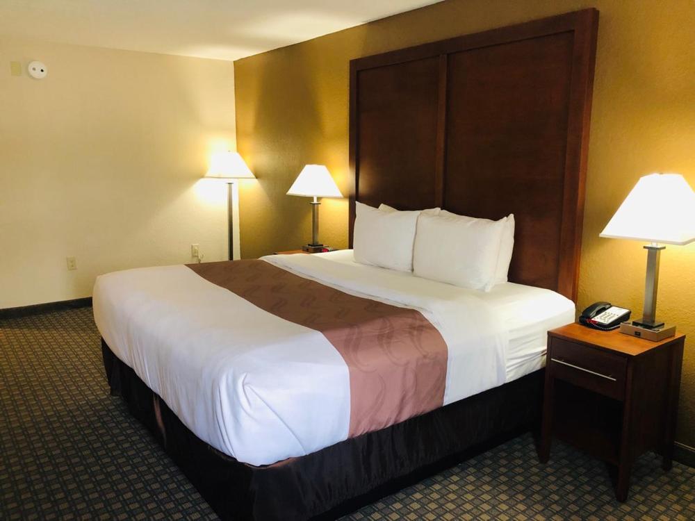 Quality Inn & Suites Heritage Park - image 7