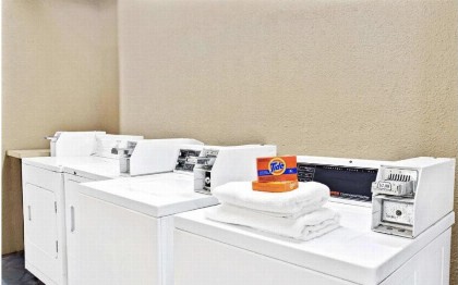 Super 8 by Wyndham Kissimmee/Maingate/Orlando Area - image 15
