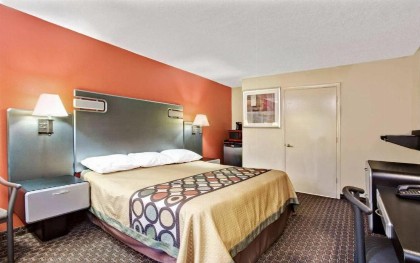 Super 8 by Wyndham Kissimmee/Maingate/Orlando Area - image 18