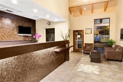 Super 8 by Wyndham Kissimmee/Maingate/Orlando Area - image 2