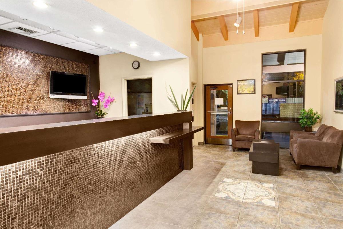 Super 8 by Wyndham Kissimmee/Maingate/Orlando Area - image 2