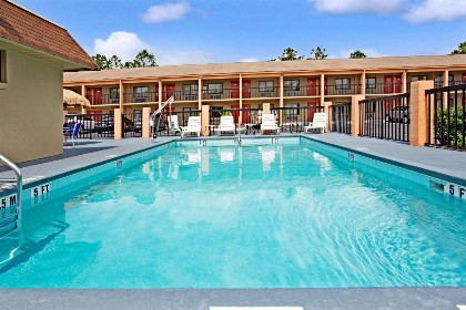 Super 8 by Wyndham Kissimmee/Maingate/Orlando Area - image 3