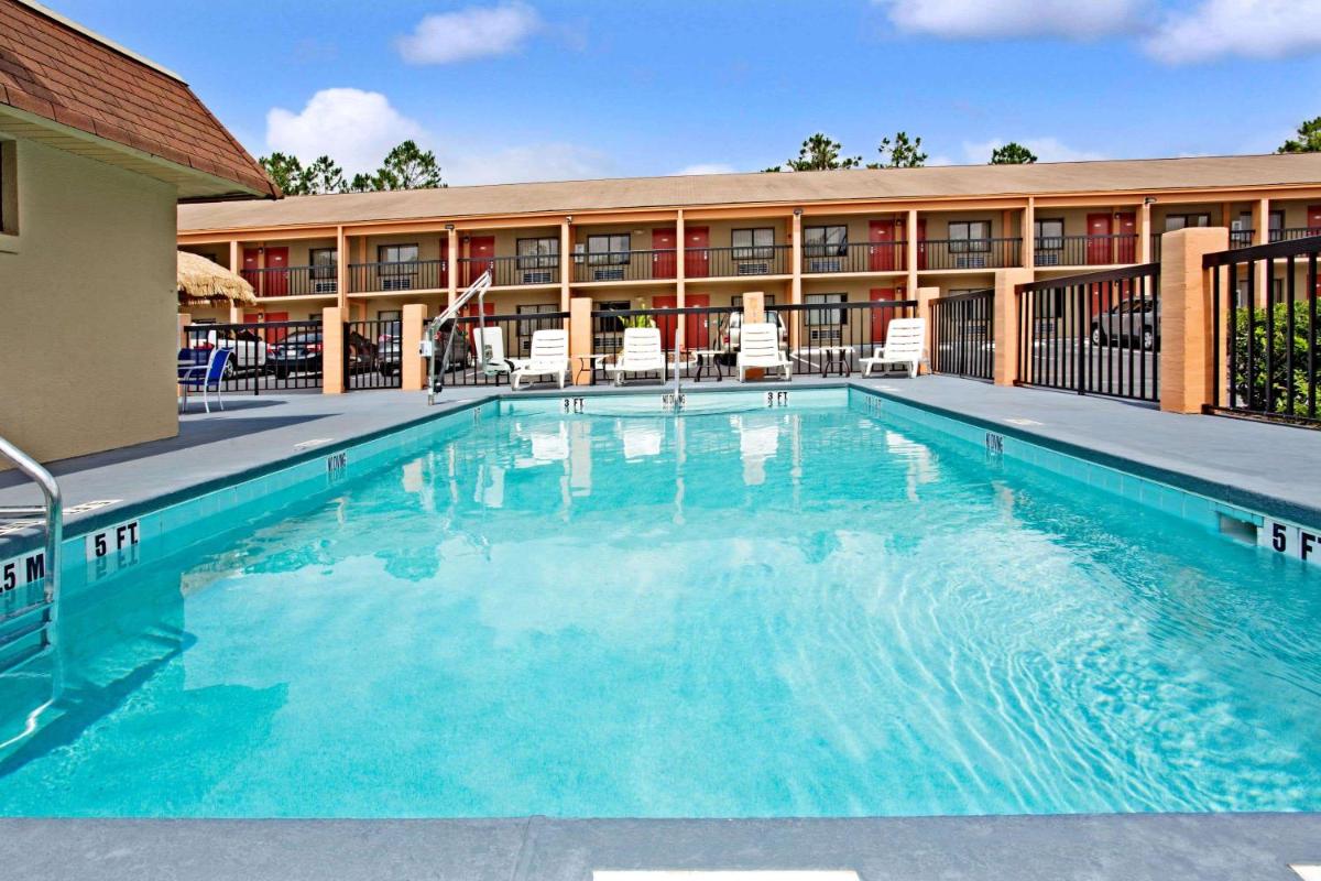Super 8 by Wyndham Kissimmee/Maingate/Orlando Area - image 3