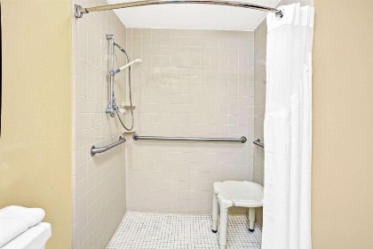 Super 8 by Wyndham Kissimmee/Maingate/Orlando Area - image 5