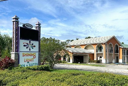Shining Light Inn & Suites - image 1