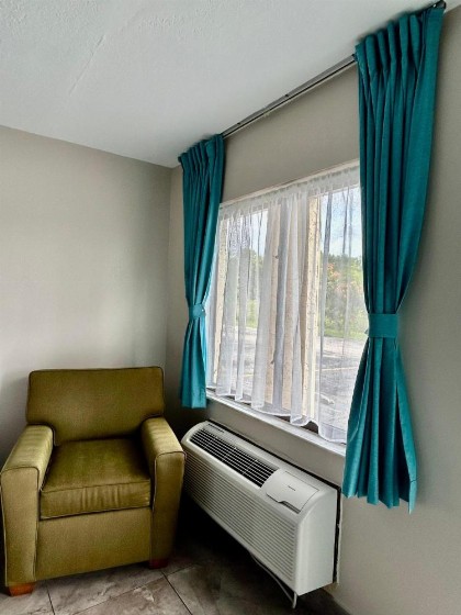 Shining Light Inn & Suites - image 17