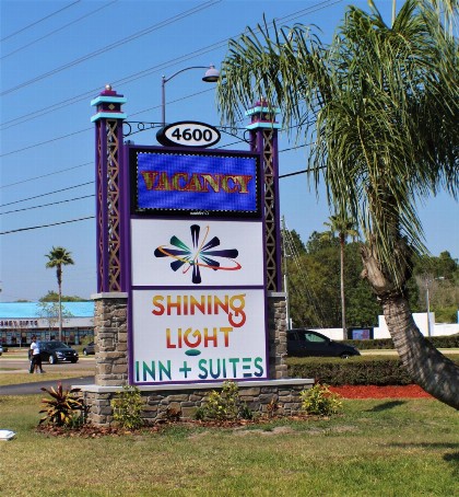 Shining Light Inn & Suites - image 3