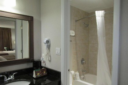 Quality Inn & Suites by the Lake - image 15