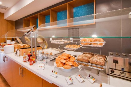 SpringHill Suites by Marriott Orlando Lake Buena Vista South - image 14
