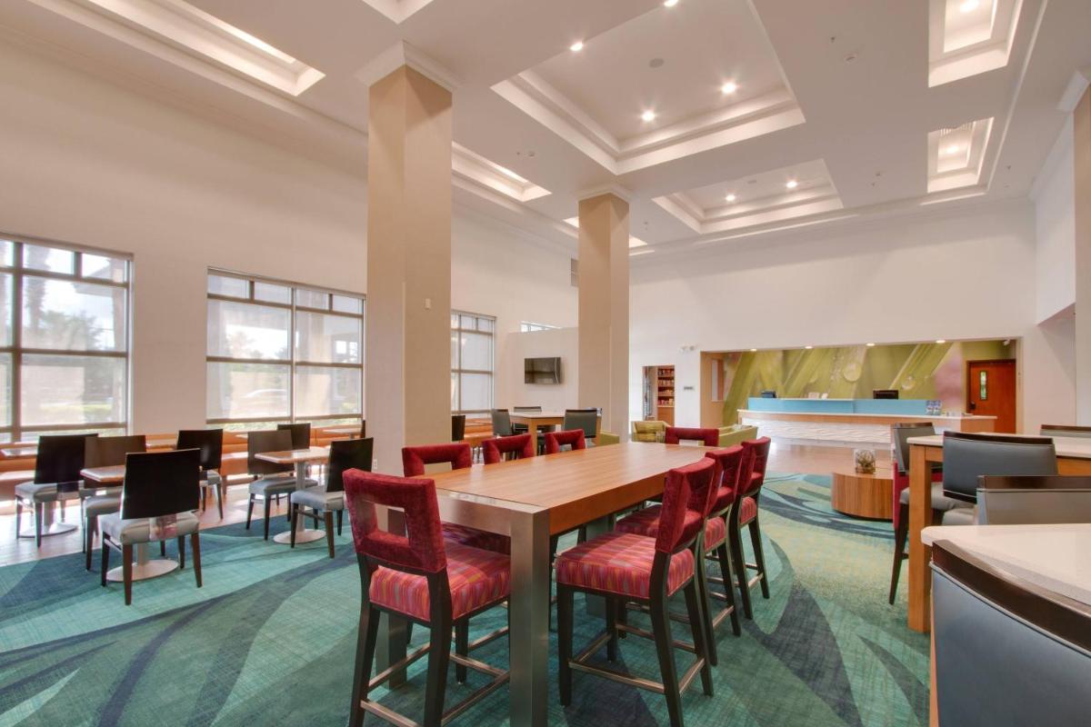SpringHill Suites by Marriott Orlando Lake Buena Vista South - image 4