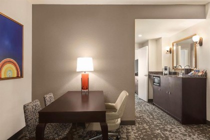 Embassy Suites by Hilton Orlando Lake Buena Vista South - image 18