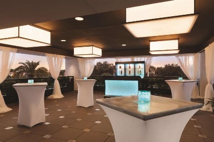 Embassy Suites by Hilton Orlando Lake Buena Vista South - image 2