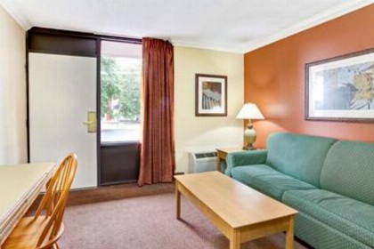 Days Inn by Wyndham Kissimmee West - image 17