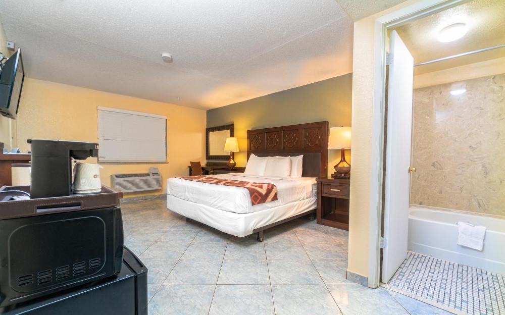 Sevilla Inn Kissimmee- Near Disney - image 5