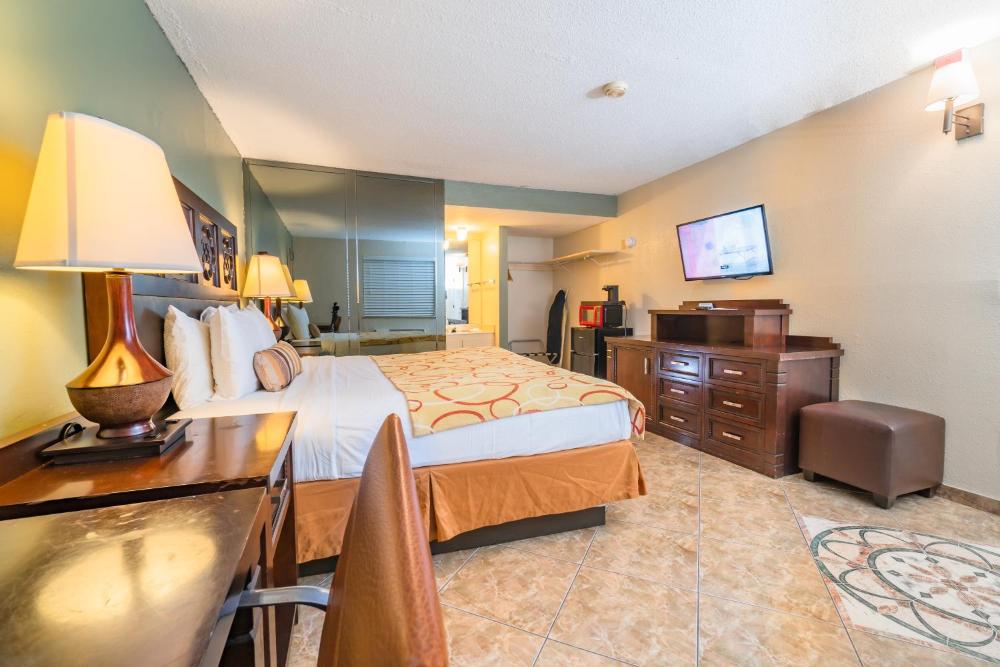 Sevilla Inn Kissimmee- Near Disney - image 7