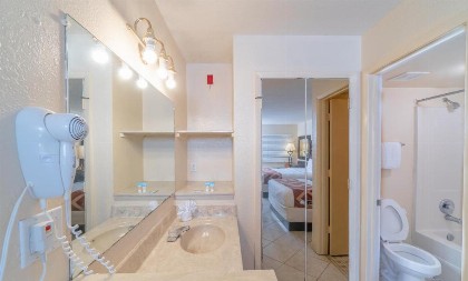 Sevilla Inn Kissimmee- Near Disney - image 9