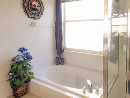 5 Bed 8002 - image 15