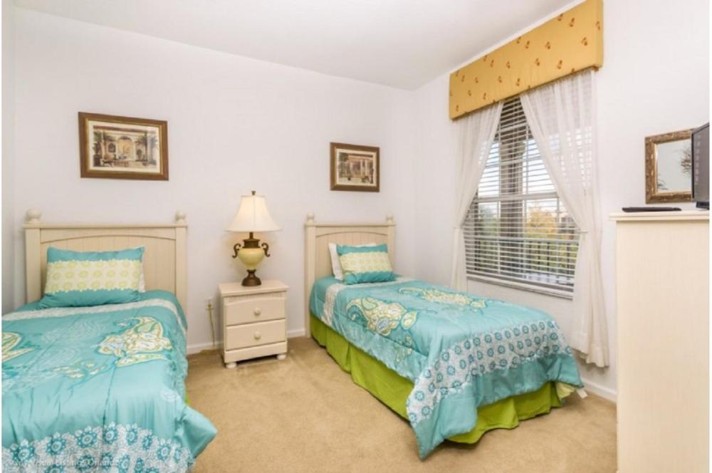 Three-Bedroom Townhome Kissimmee - image 5