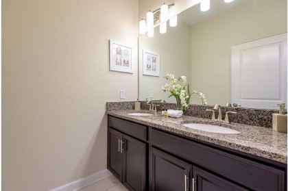 Four-Bedroom Townhome Kissimmee - image 12