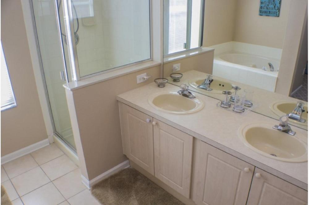 Three-Bedroom Pool Home Kissimmee - image 7