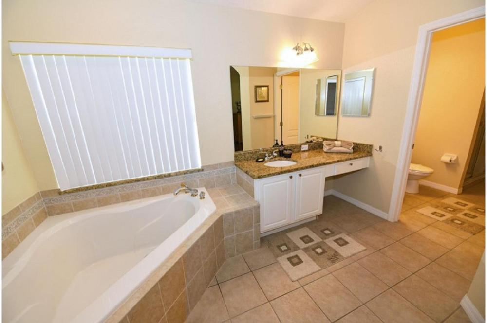 Four-Bedroom Pool Home Kissimmee - image 5