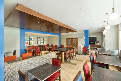 Holiday Inn Express & Suites S Lake Buena Vista an IHG Hotel - image 25