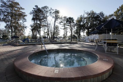 Sherwood Forest Premium Loft Cottage 13 - image 8
