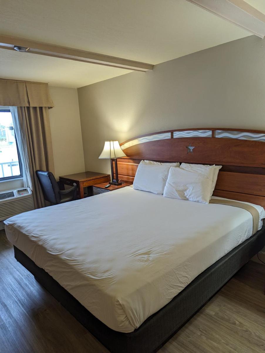 Monte Carlo Inn- Near Disney - image 2