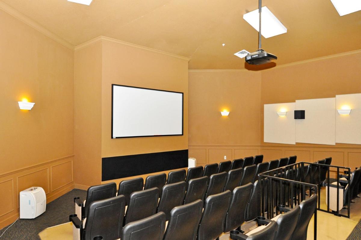 Windsor Hills Resort! 2 Miles to Disney! 6 Bedroom with Private Pool & Spa - image 3