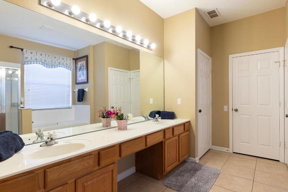 Windsor Hills Resort! 2 Miles to Disney! 6 Bedroom with Private Pool & Spa - image 7