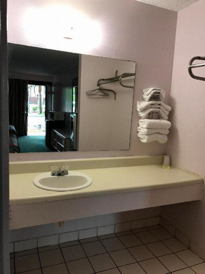 Enterprise Motel - image 8