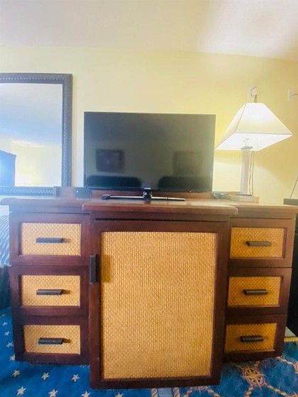 Maple Leaf Inn & Suites - image 12